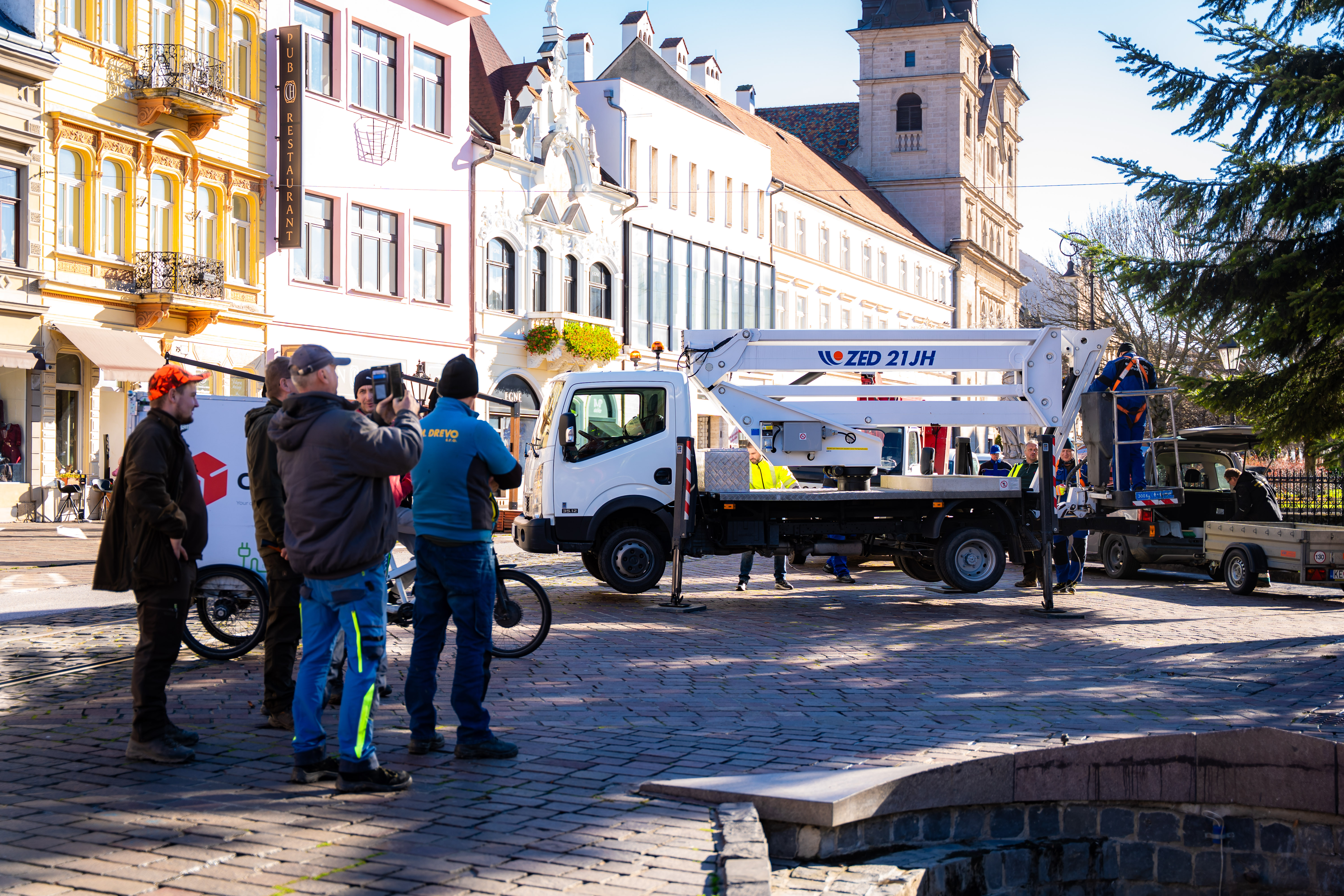 Umiestnovanie Vianocneho stromu-38